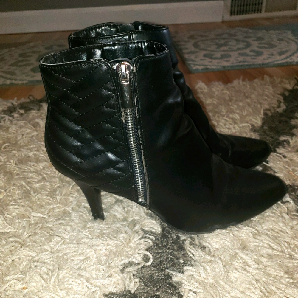Short black boots